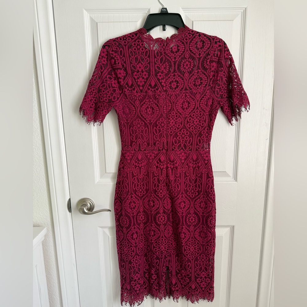 Elegant Lulu's Burgundy Lace Midi Dress size medium - Picture 7 of 11